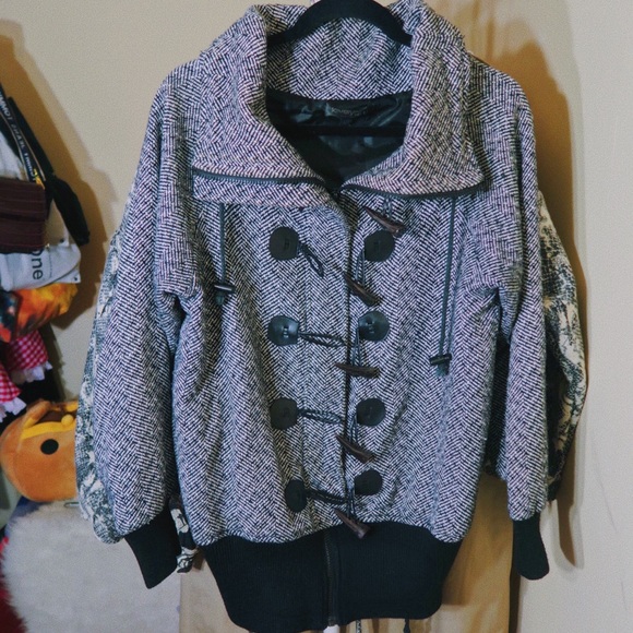 Horn Toggle Buttoned Jacket - Picture 1 of 2